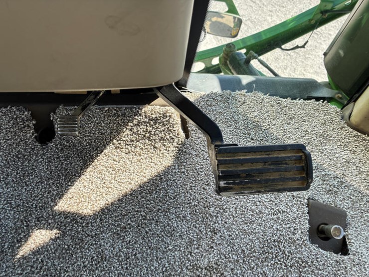 2018-john-deere-r4030-image-73