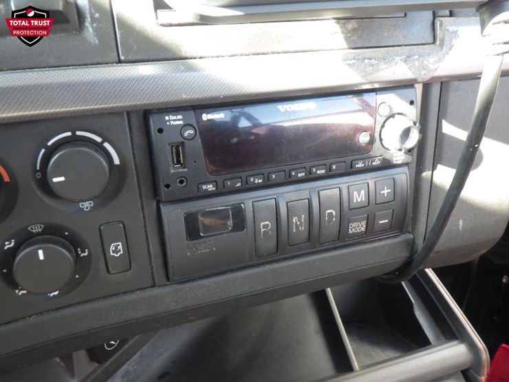 2022-volvo-vnl-300-image-20