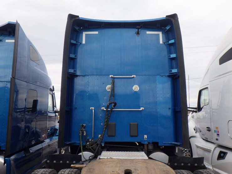 2022-kenworth-t680-image-12