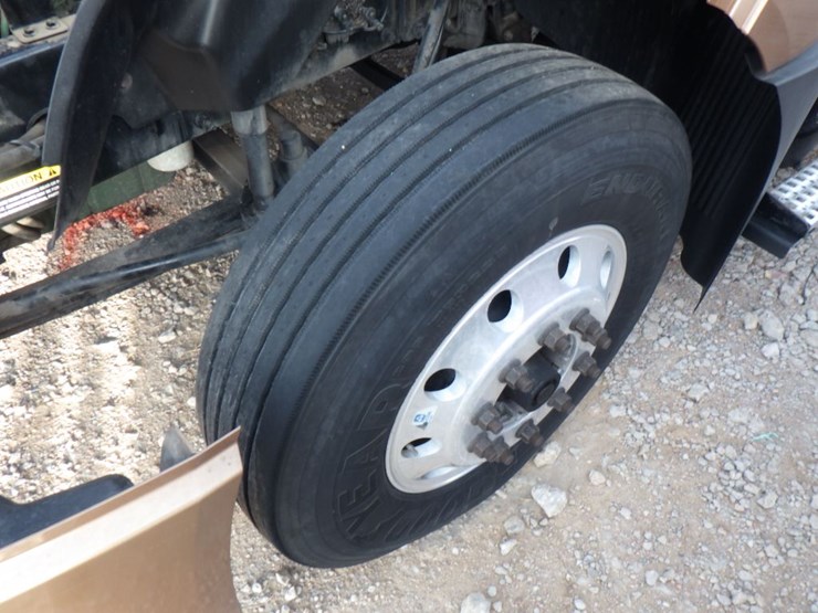 2019-volvo-vnl-300-image-19