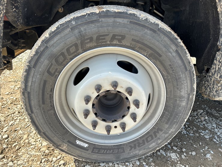 2011-ford-f550-image-71