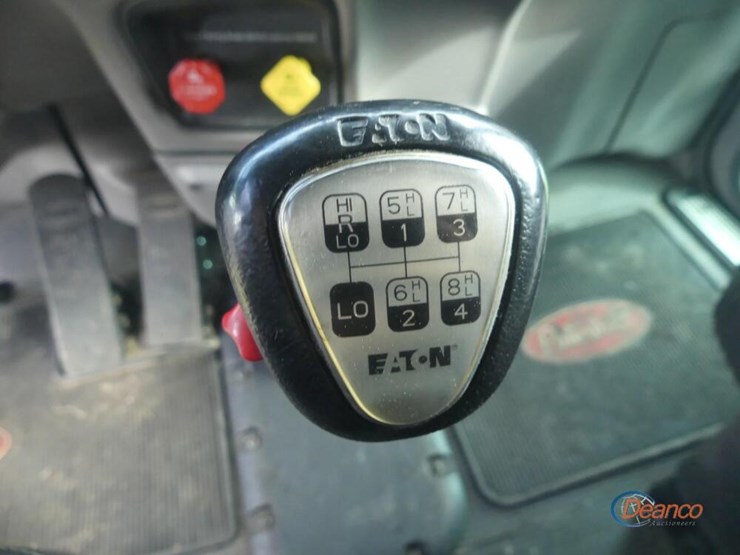 2022-peterbilt-389-image-19