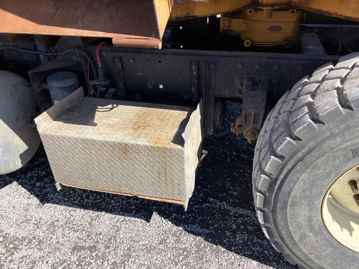 1990-peterbilt-377-image-16