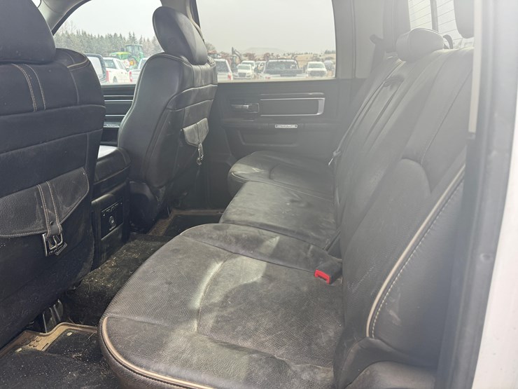 2015-dodge-1500-image-12