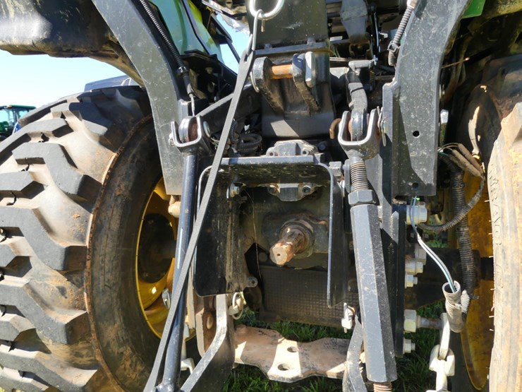 2025-john-deere-2025r-image-7