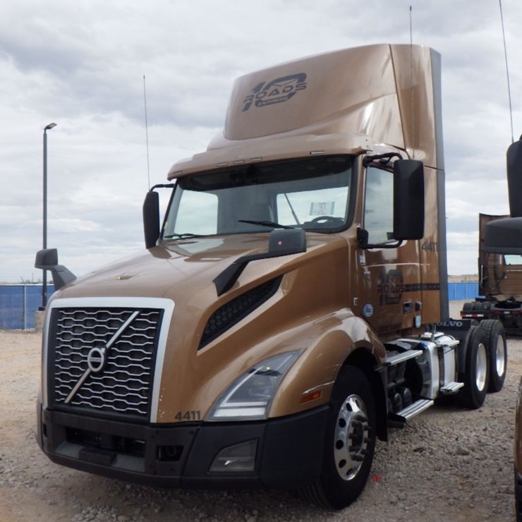 2022 VOLVO VNL 300