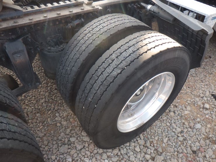 2020-freightliner-cascadia-126-image-5