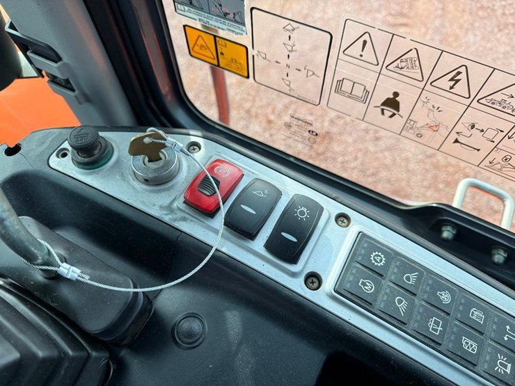 2017-doosan-dl220-5-image-59