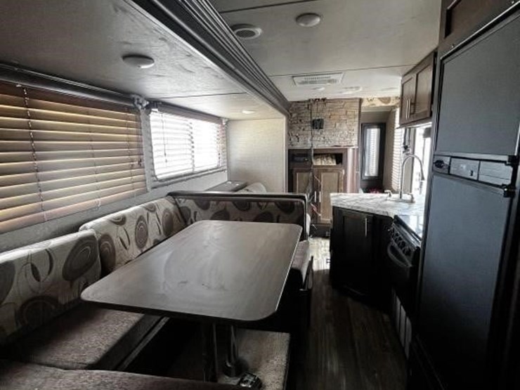 l2--2016-forest-river-travel-trailer-image-24