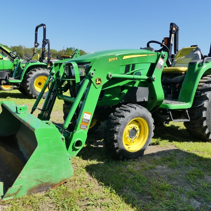 JOHN DEERE 3025E