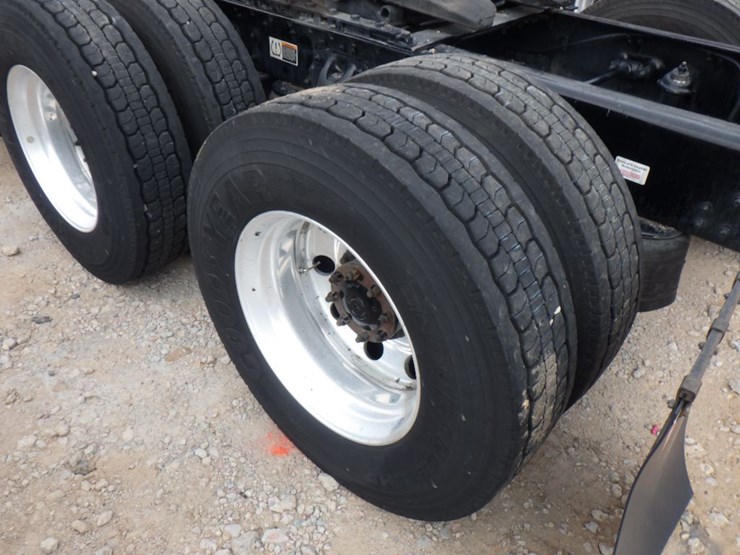 2023-kenworth-t680-image-12