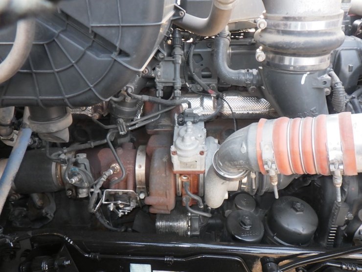 2018-peterbilt-579-image-21