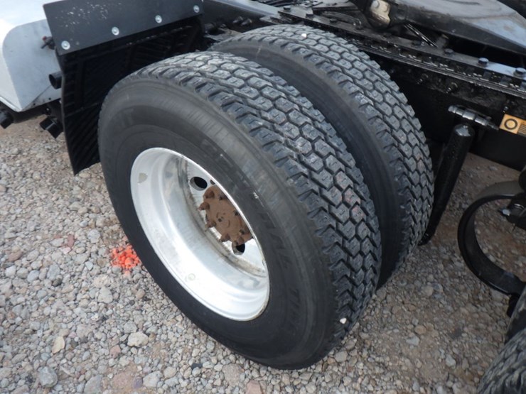 2018-peterbilt-579-image-13