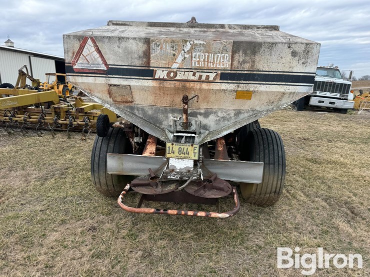 mobility-6.5-ton-pull-type-fertilizer-spreader-image-6