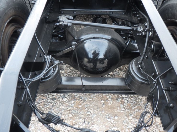 2018-peterbilt-579-image-11