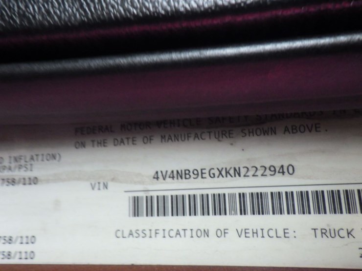 2019-volvo-vnl-300-image-17