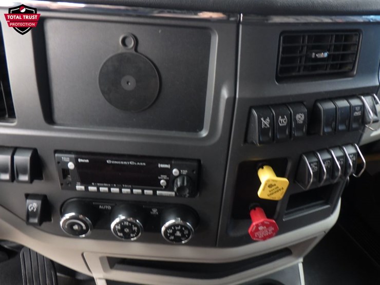 2022-peterbilt-579-image-19
