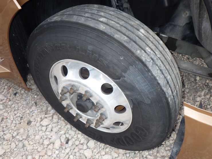 2022-volvo-vnl-760-image-26