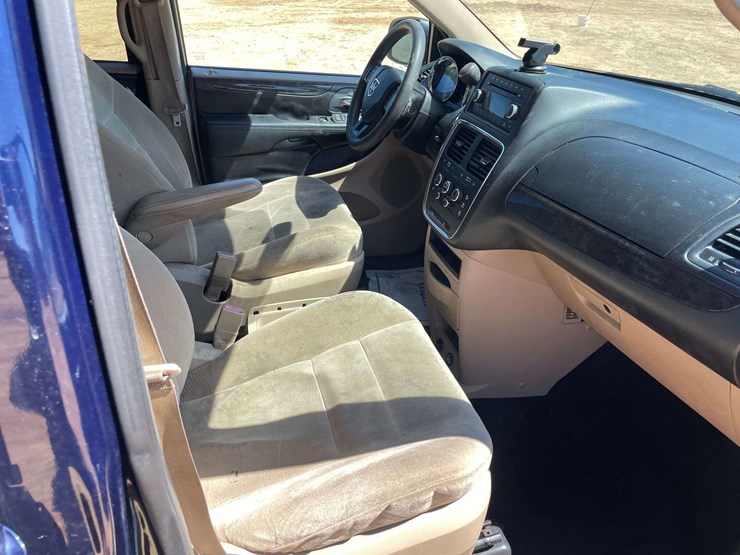 2014-dodge-grand-caravan-image-19