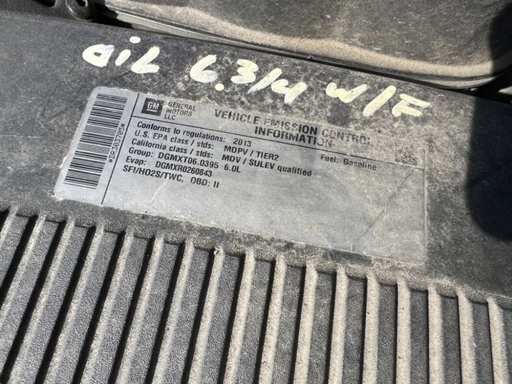 2013-chevrolet-suburban-image-14