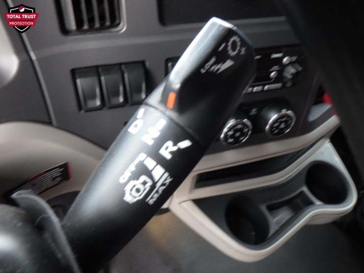 2022-peterbilt-579-image-18