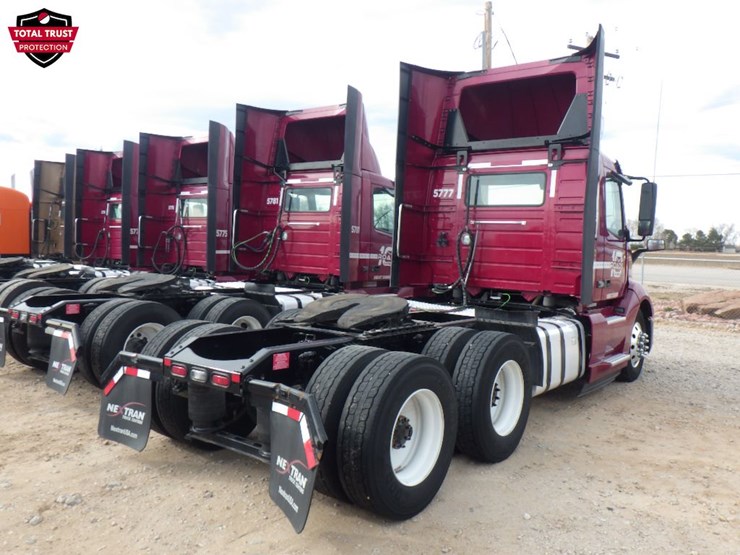 2024-volvo-vnl-300-image-7