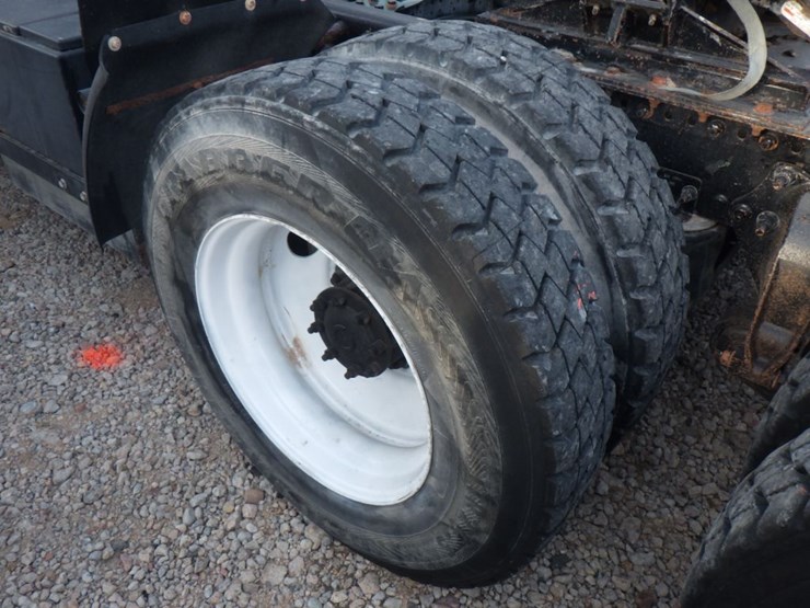 2014-freightliner-coronado-image-14