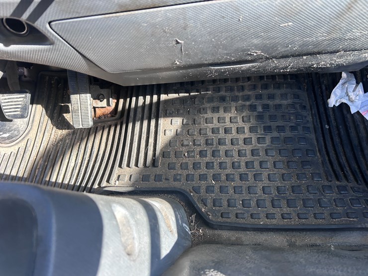 2012-isuzu-npr-image-50