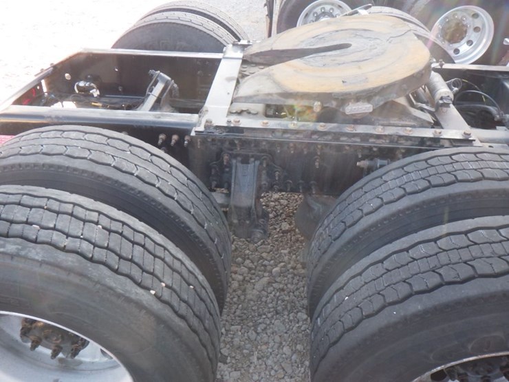 2020-volvo-vnl-760-image-8