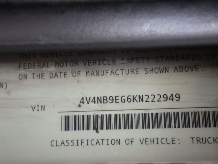 2019-volvo-vnl-300-image-17