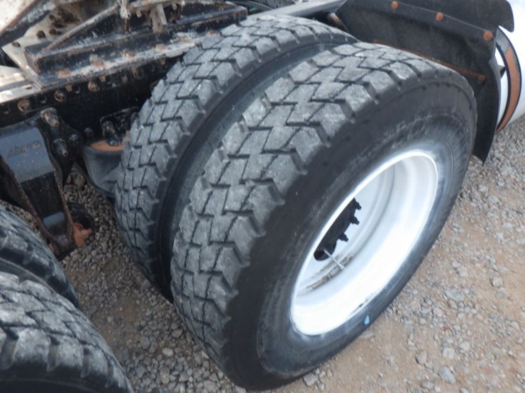 2014-freightliner-coronado-image-6