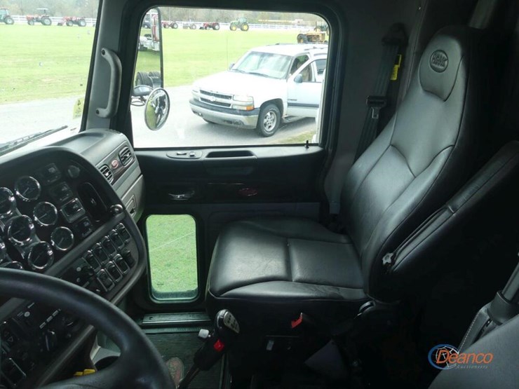 2022-peterbilt-389-image-16