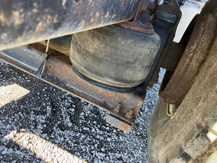 1990-peterbilt-377-image-11