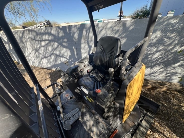 2022-volvo-ecr25d-image-16