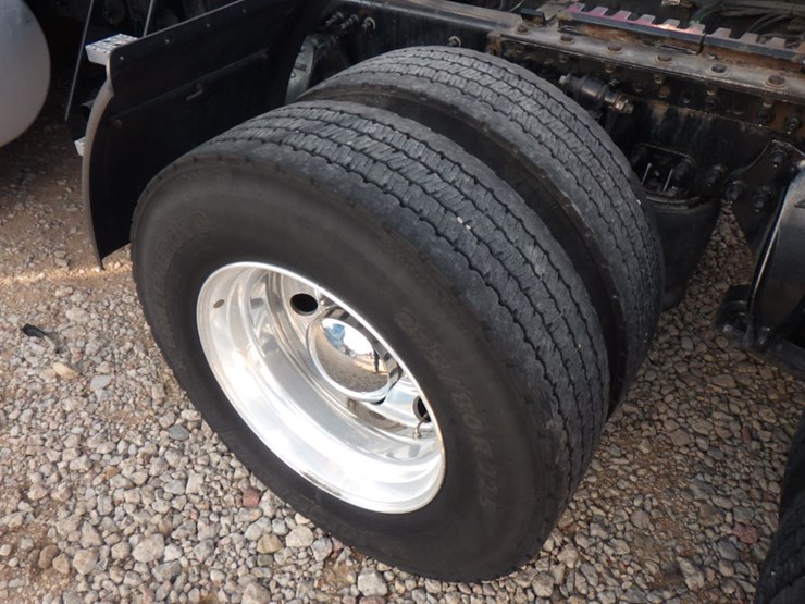 2020-freightliner-cascadia-126-image-13