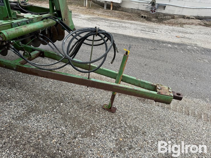 john-deere-235-image-11