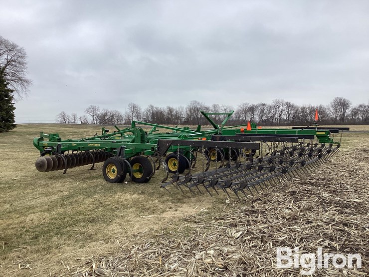 john-deere-2310-image-7