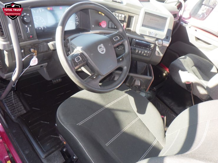 2022-volvo-vnl-300-image-13