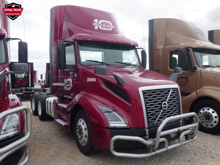 2023-volvo-vnl-300-image-3