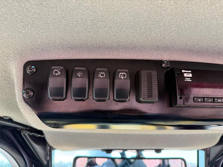 caterpillar-d5k2-lgp-image-53