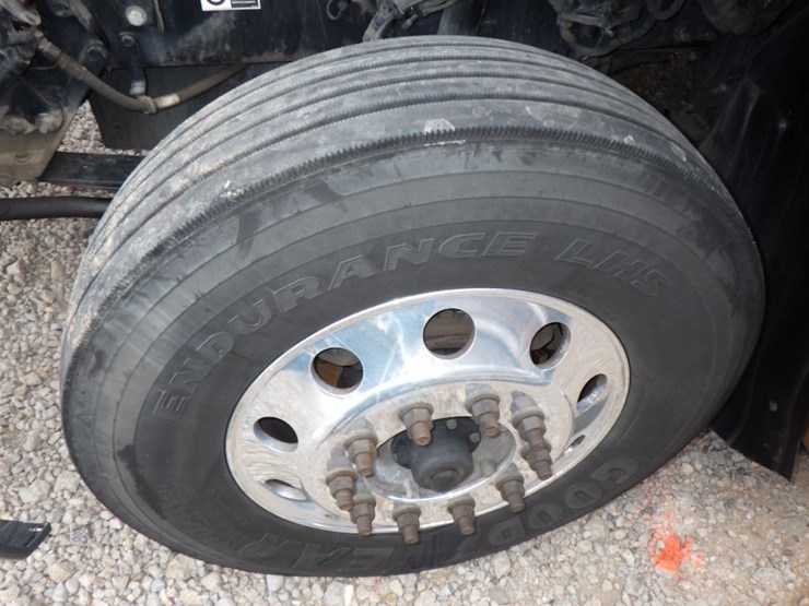 2022-kenworth-t680-image-30