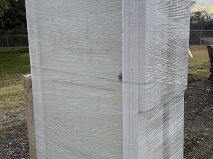 #77-•-interior-door-assortment-on-pallet-image-2