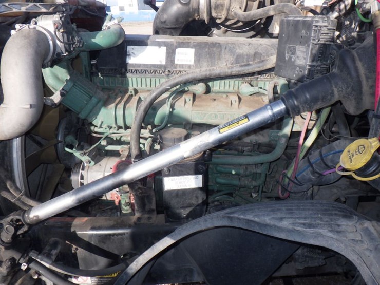 2019-volvo-vnl-300-image-18