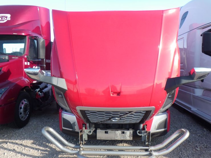 2021-volvo-vnl-760-image-22