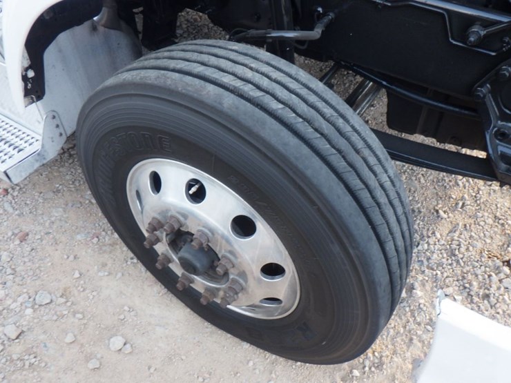 2018-peterbilt-579-image-22