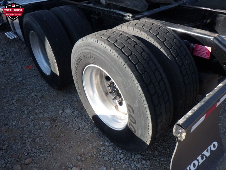 2022-volvo-vnl-300-image-11