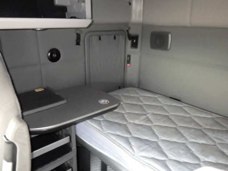 2022-kenworth-t680-image-19