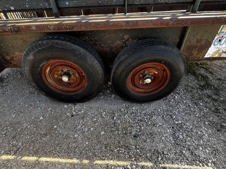 l2--16'-gooseneck-livestock-trailer-image-15
