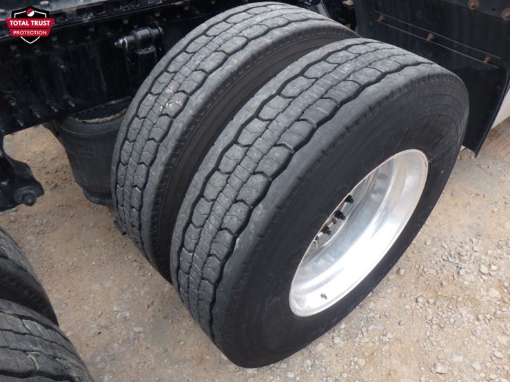 2023-volvo-vnl-300-image-7