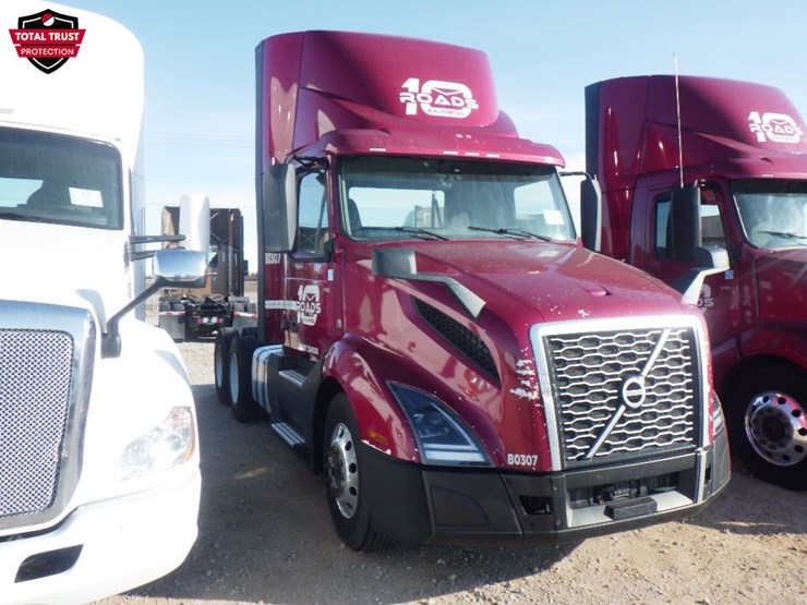 2022-volvo-vnl-300-image-3